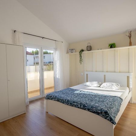Appartement Apartman Rojo à Omiš Extérieur photo