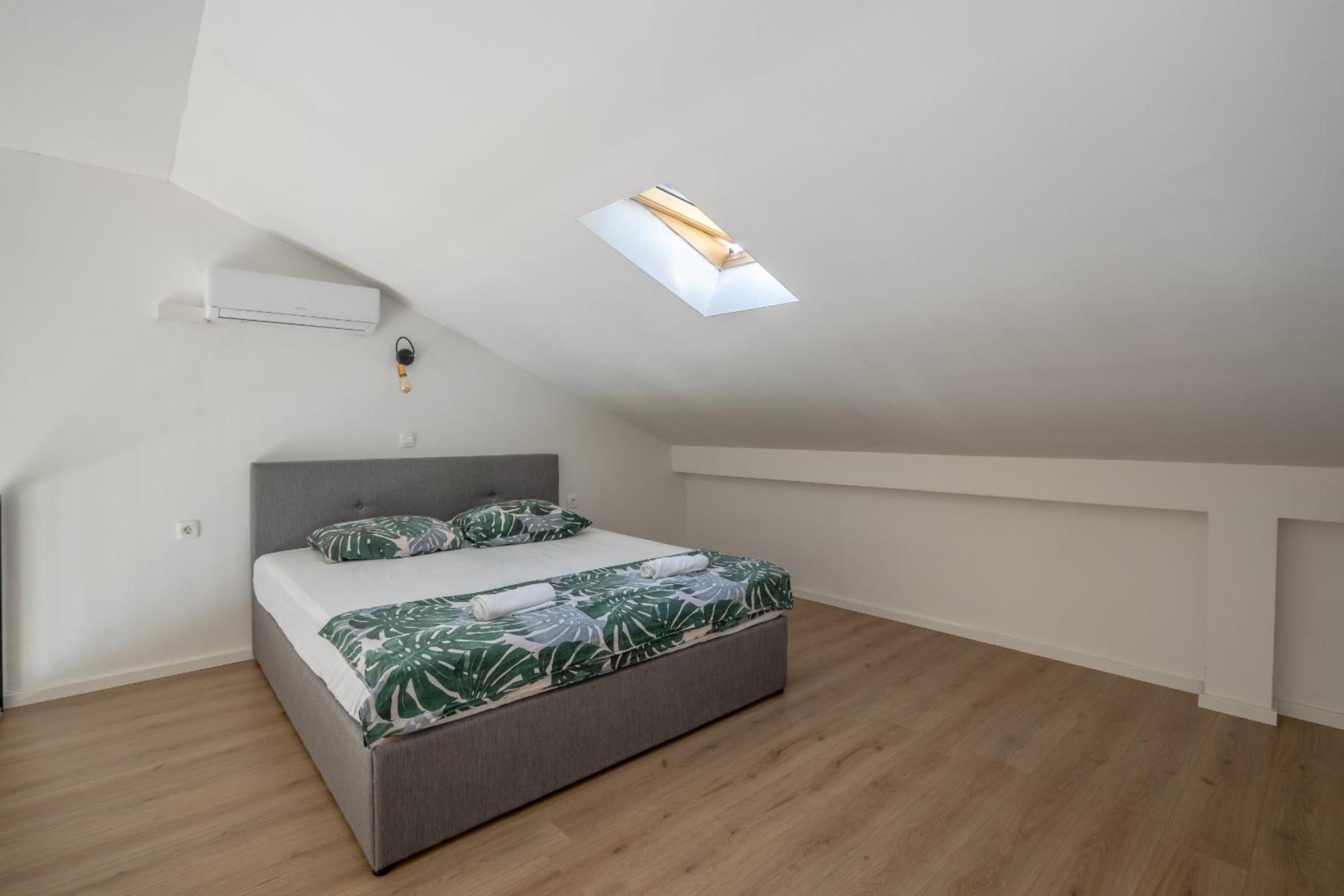 Appartement Apartman Rojo à Omiš Extérieur photo